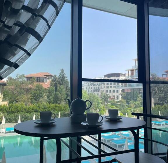 هتل Sea Breeze Apartments Lighthouse