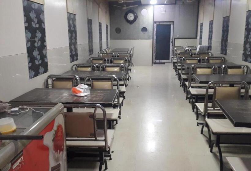 فندق Shine Hospitality Crown