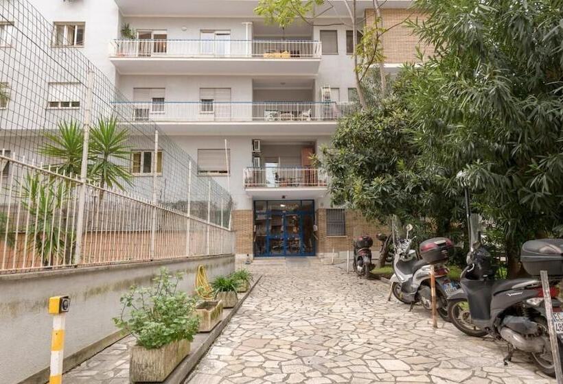 פנסיון Aurelia Home Guest House