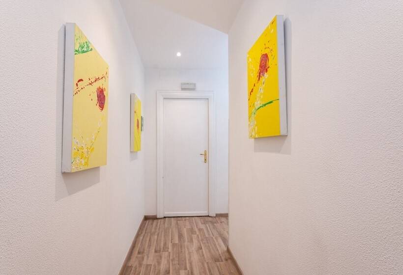 פנסיון Aurelia Home Guest House