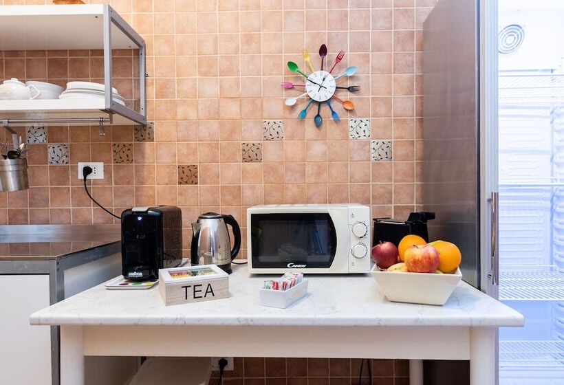 פנסיון Aurelia Home Guest House