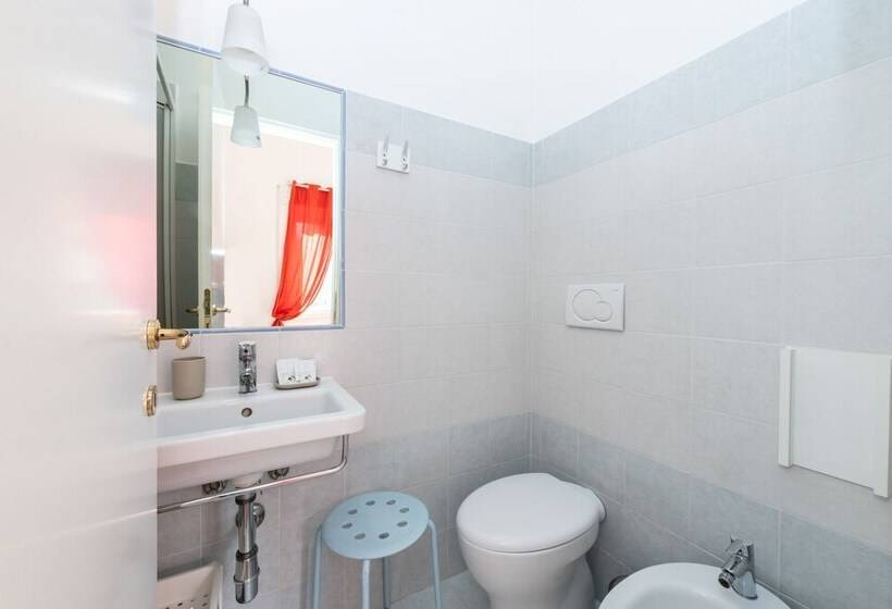 פנסיון Aurelia Home Guest House