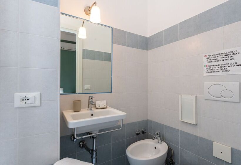 פנסיון Aurelia Home Guest House