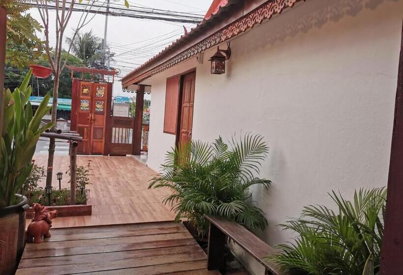 פנסיון Chanida Home