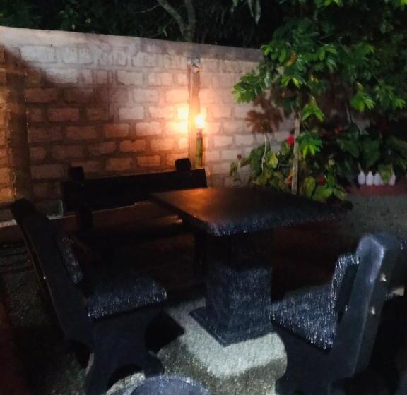 بنسيون Mirissa Niraj Guest