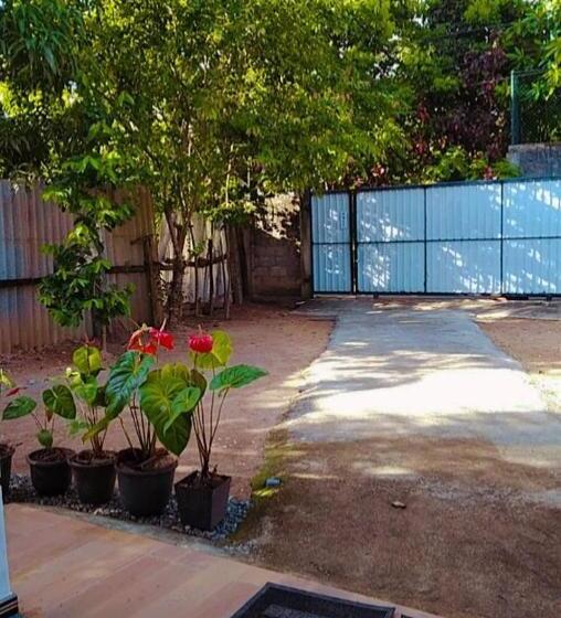 بنسيون Mirissa Niraj Guest