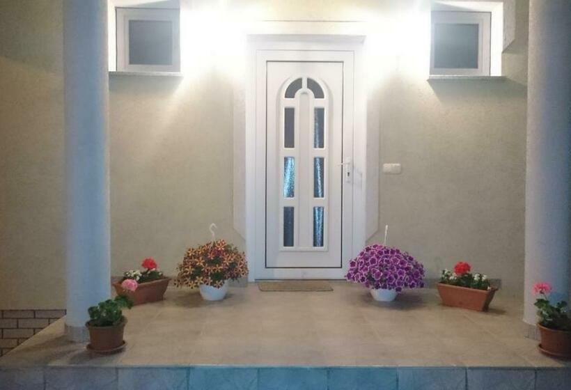 بنسيون Natalie Appartment