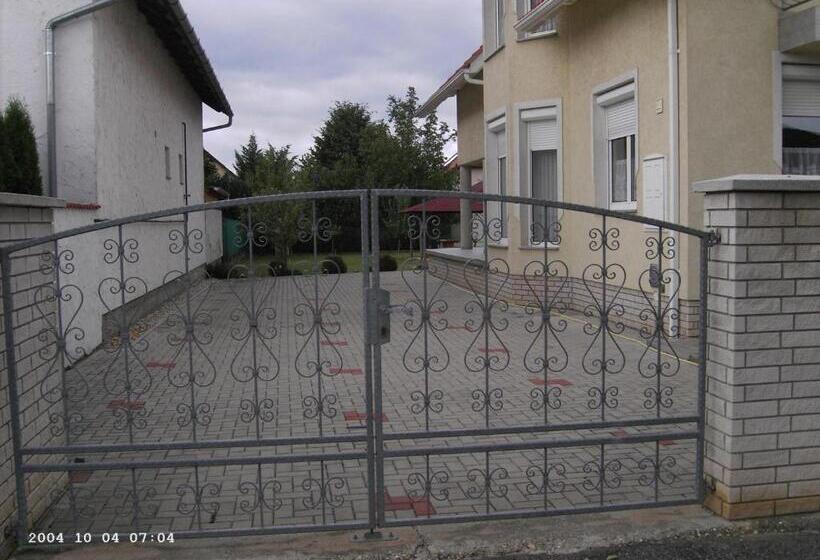 بنسيون Natalie Appartment