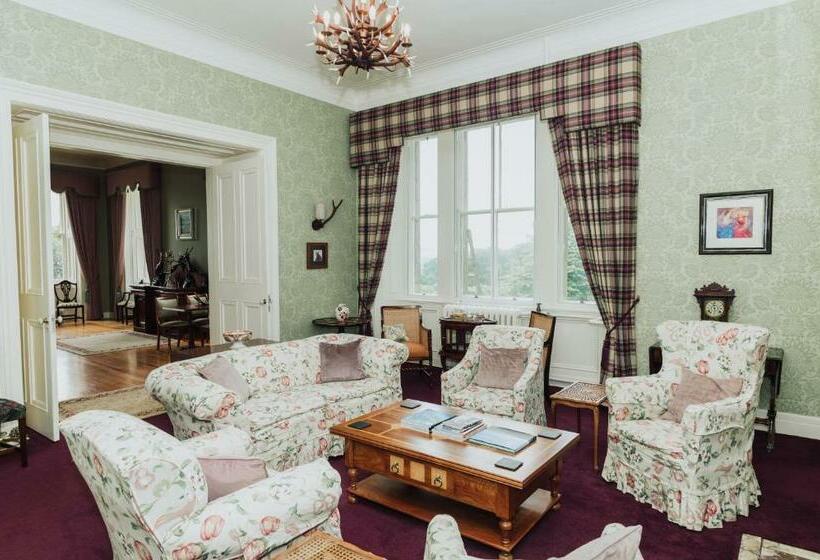 بنسيون Netherdale House & The Coach House