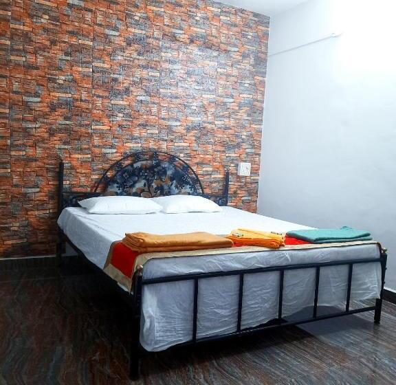 بنسيون Om Sai Guest House