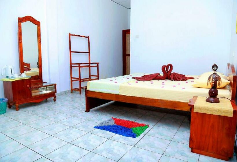 פנסיון Sammy S Rest Inn