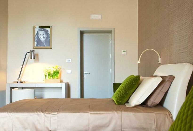 פנסיון Vittoriano Luxury Suites