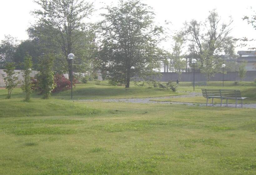 Groane Hotel Residence