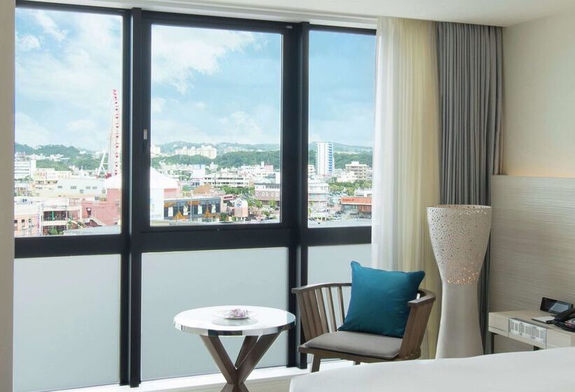 Hilton Okinawa Chatan Resort