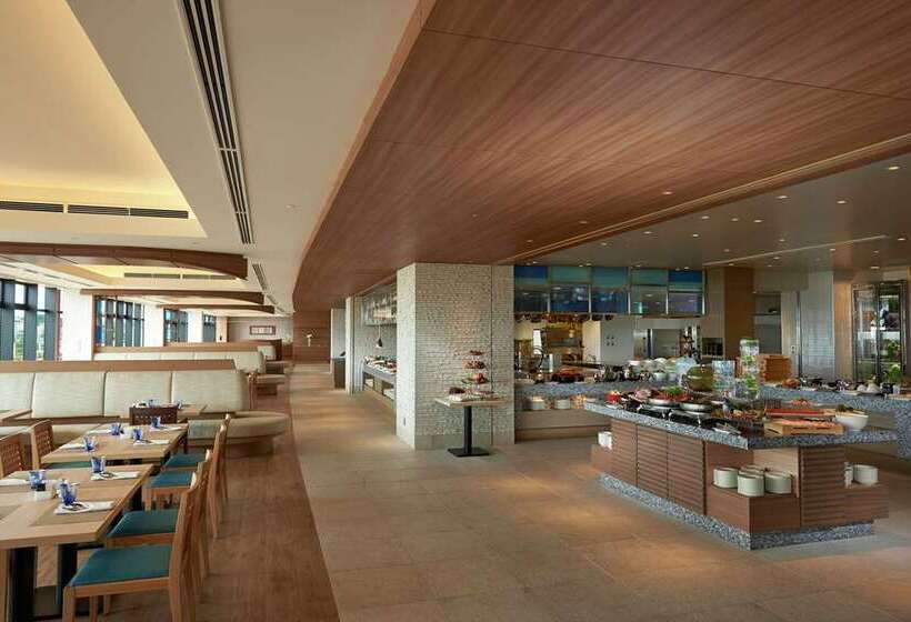 Hilton Okinawa Chatan Resort