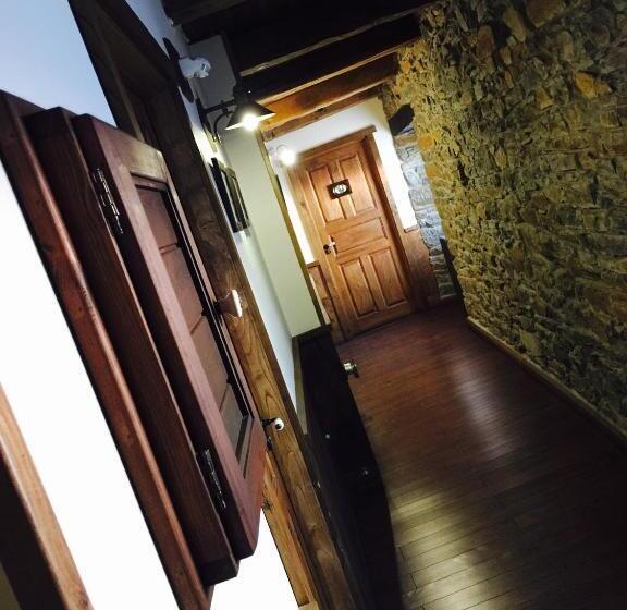 Hostal De Montaña La Aldeya