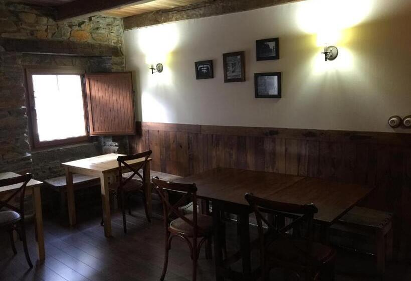 Hostal De Montaña La Aldeya