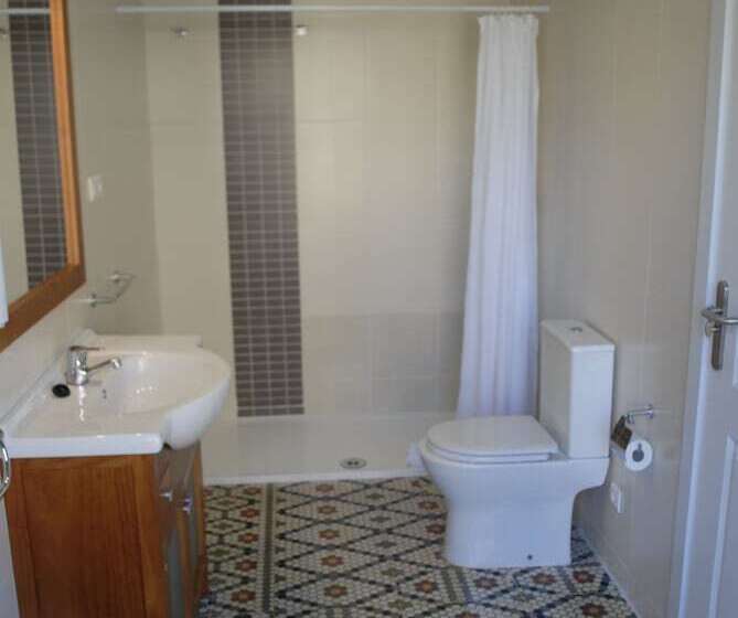 مسافرخانه La Perla Granada Suites
