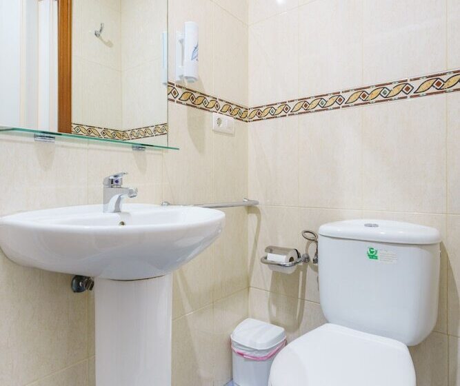 مسافرخانه La Perla Granada Suites