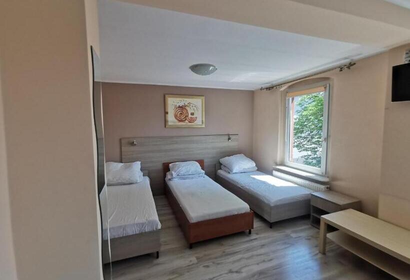 בית מלון כפרי Apogeum Aparts