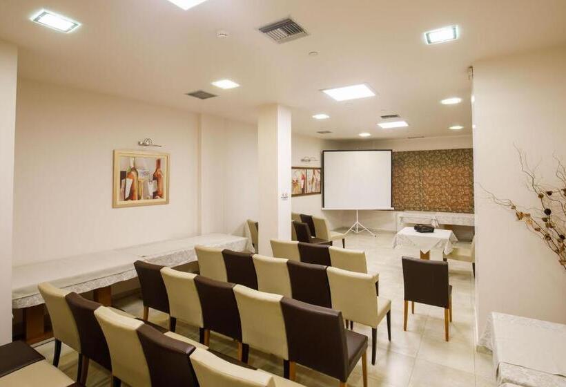 ホテル ατηινα