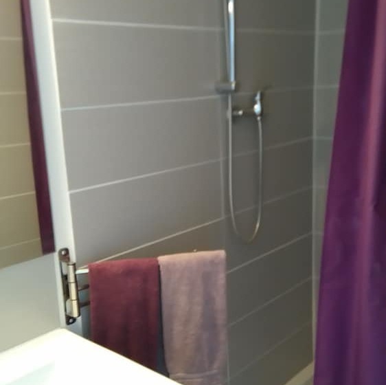 Отель Au Charme Du Levat