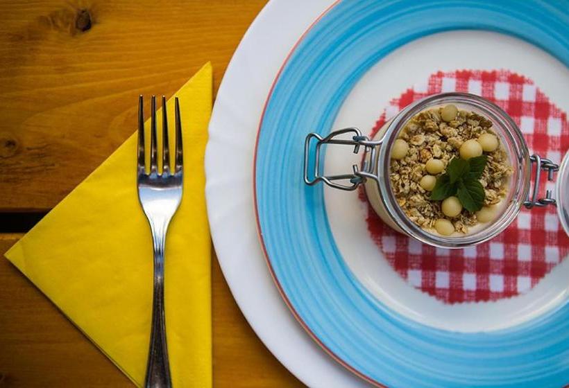 ホテル Borbarátok Panzió