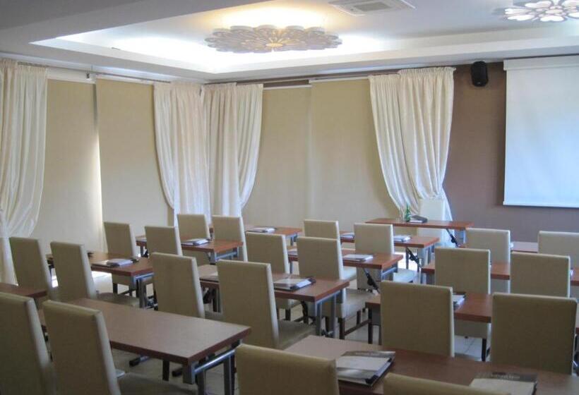 هتل Centrum Green Hill Business & Spa