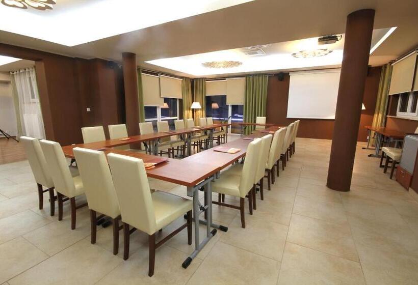 هتل Centrum Green Hill Business & Spa