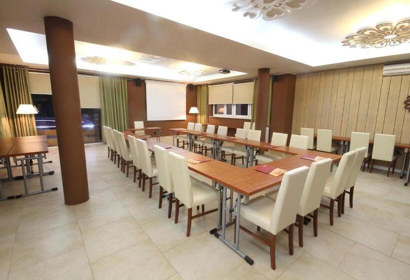 هتل Centrum Green Hill Business & Spa