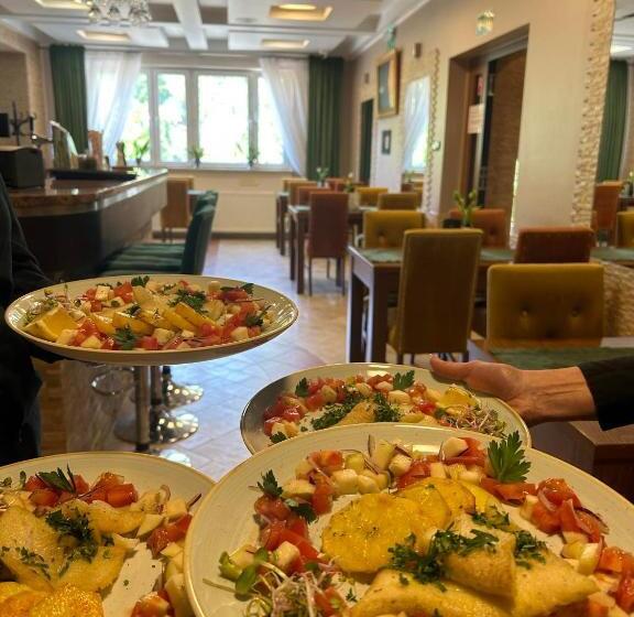 هتل Centrum Green Hill Business & Spa