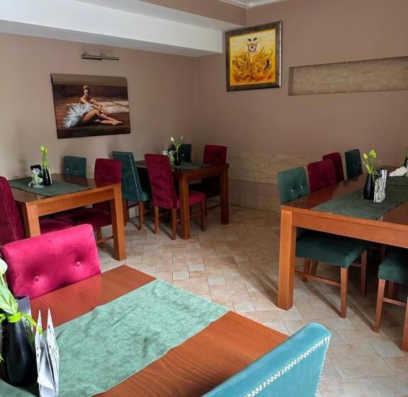 هتل Centrum Green Hill Business & Spa