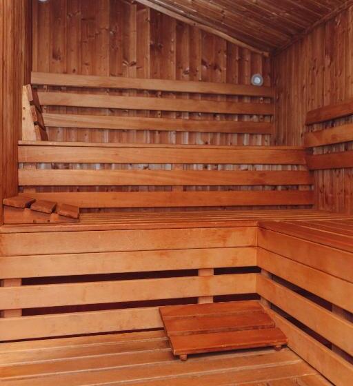 هتل Centrum Green Hill Business & Spa