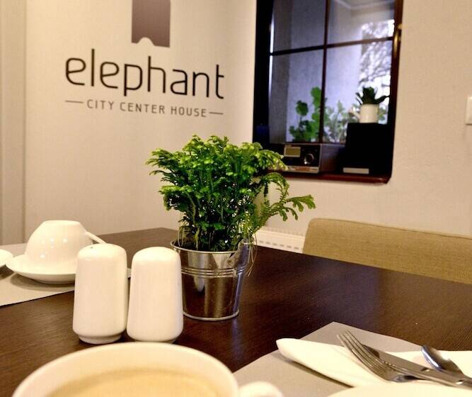בית מלון כפרי City Center House Elephant
