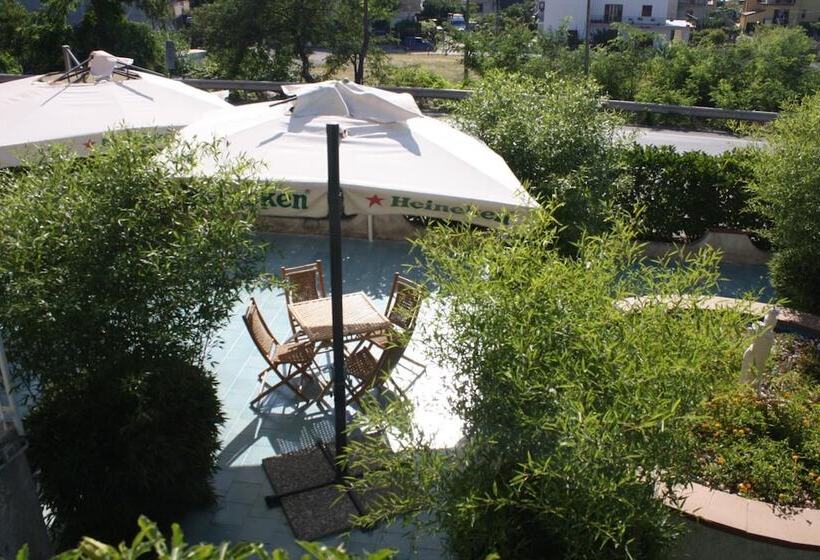 בית מלון כפרי Cliché