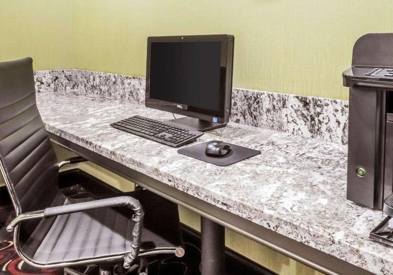 فندق Comfort Inn & Suites Artesia