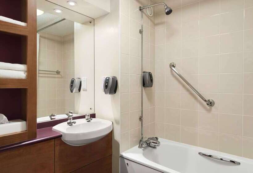 호텔 Days Inn Cannock Norton Canes