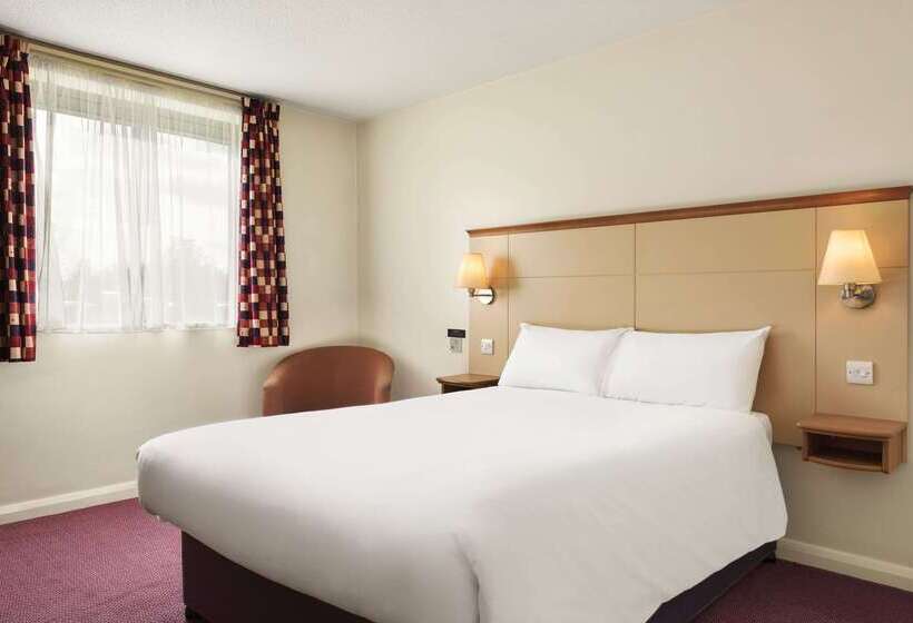 호텔 Days Inn Cannock Norton Canes