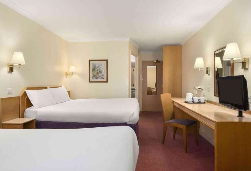 호텔 Days Inn Cannock Norton Canes