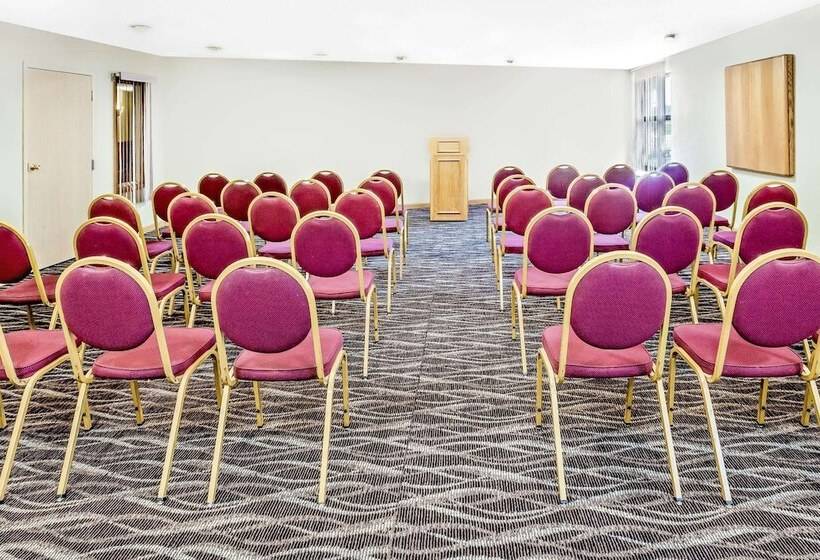 هتل Days Inn & Suites By Wyndham Kalamazoo