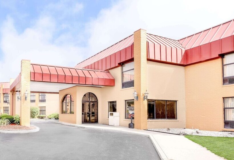 هتل Days Inn & Suites By Wyndham Kalamazoo