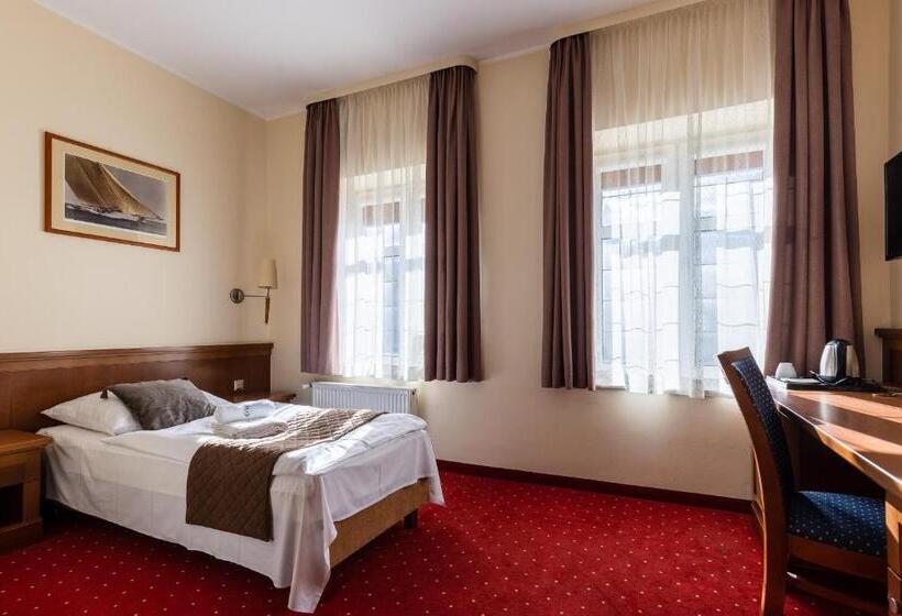 酒店 Diamond W Białym Dworku