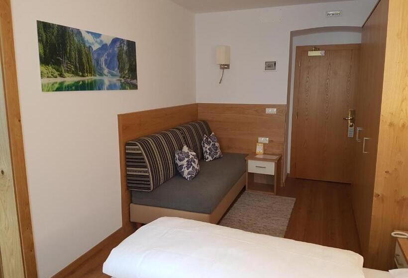 בית מלון כפרי Dolomiten