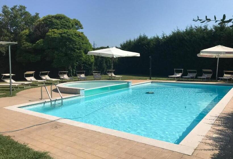 Отель Doria Business & Bike