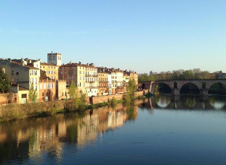 فندق Hôtel Du Commerce