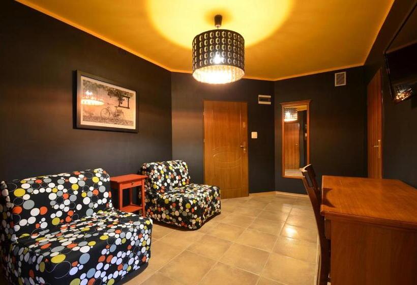 Отель Dworek Nad Regą