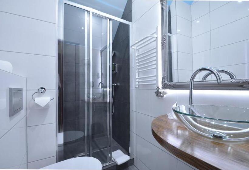 Отель Dworek Nad Regą