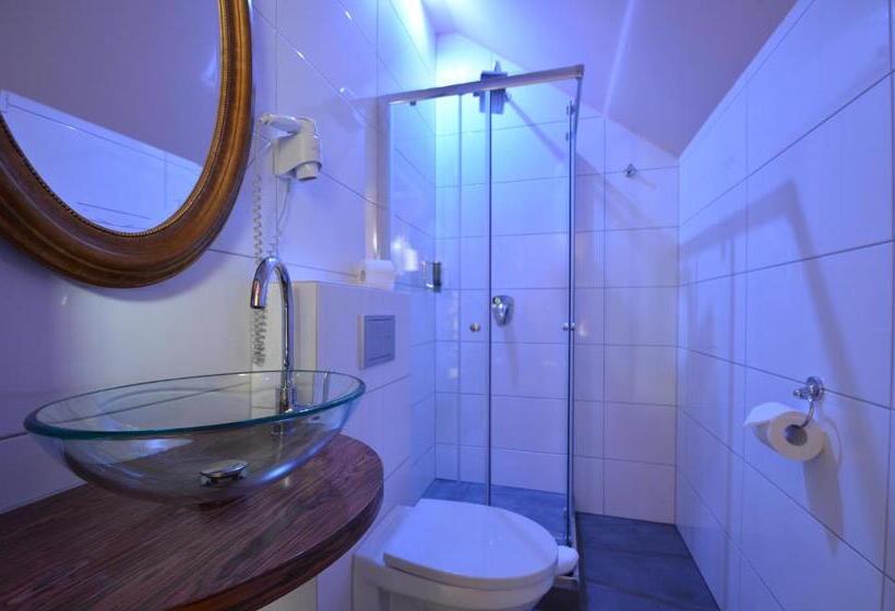 Отель Dworek Nad Regą