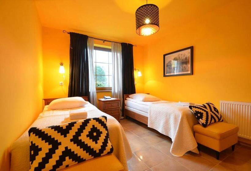 Отель Dworek Nad Regą