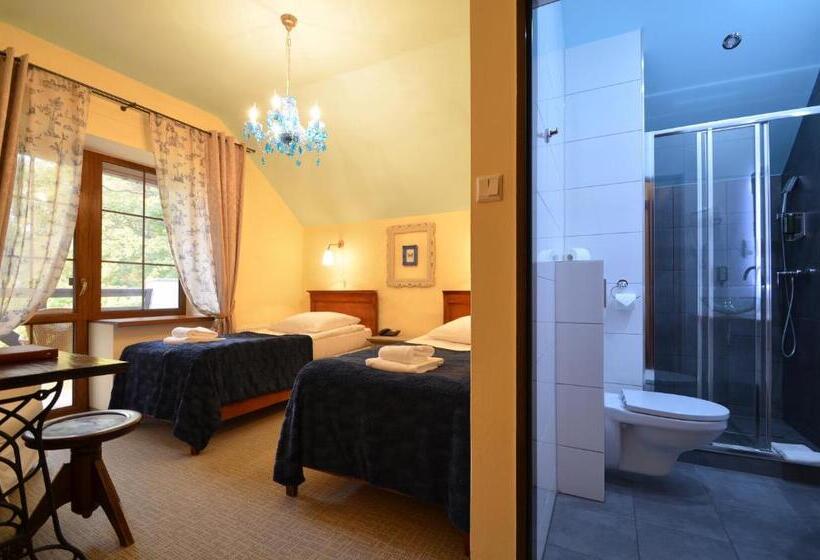 Отель Dworek Nad Regą